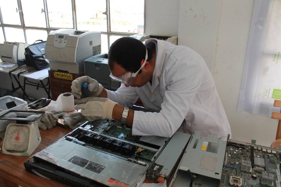 An Egyptian mad scientist’s solution to electronic waste | The Switchers