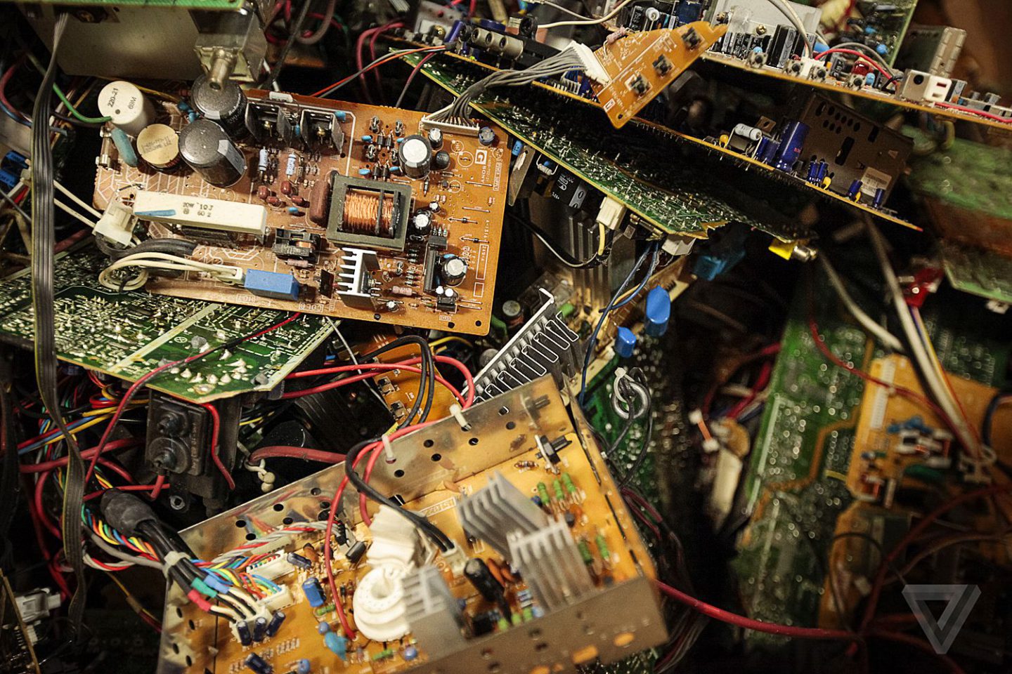 E-waste, from an environmental nightmare to a social business | The Switchers