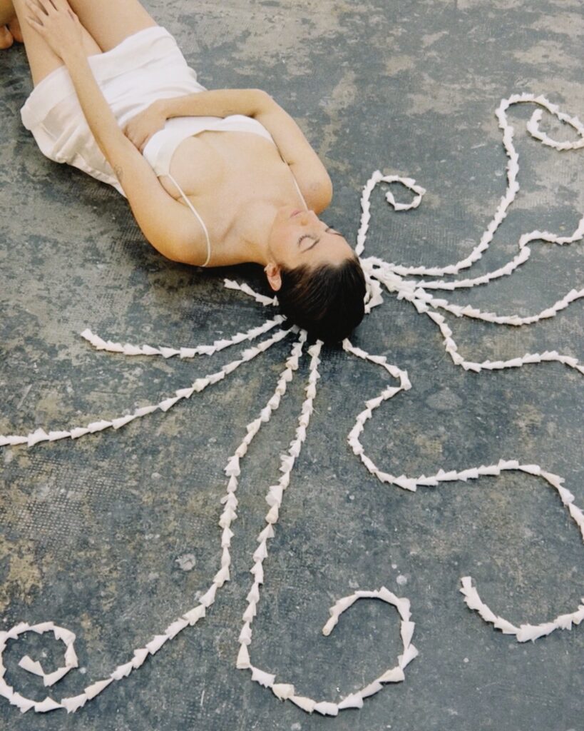 Été indien : une créatrice et danseuse espagnole crée une mode durable | The Switchers