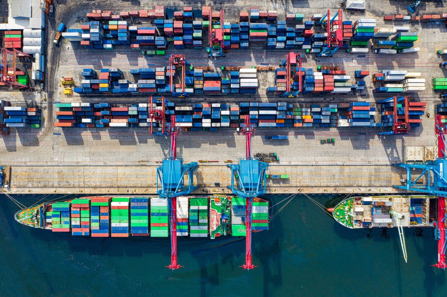 Green Power, Green Molecules: How MENA’s Heavy Industry Is Rewiring for a Carbon-Priced Europe | The Switchers
